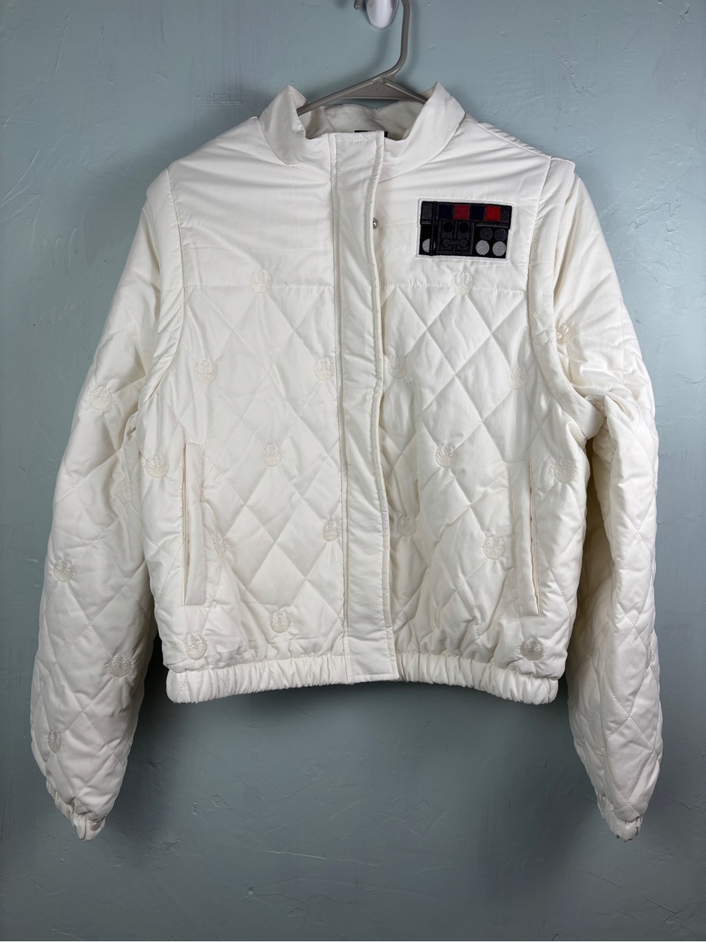 Her Universe Star Wats White Quilted Leia Hoth Puffer Jacket, removable sleeves